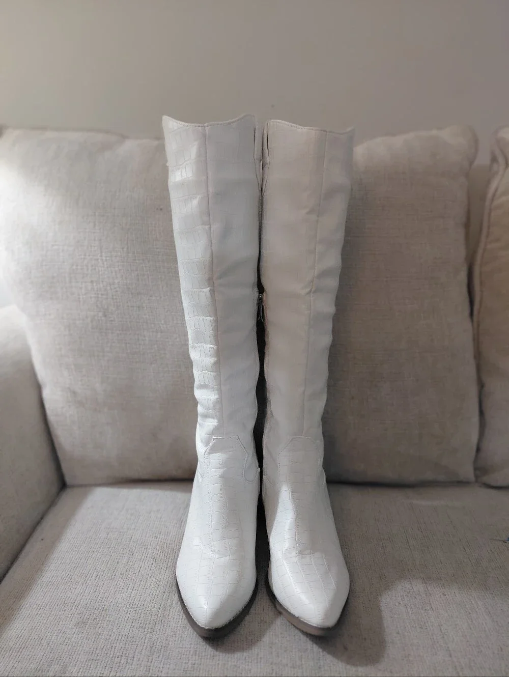 White Croc-Embossed Knee-High Western Boots Size 6.5 Cowgirl Boots - Picture 3 of 13